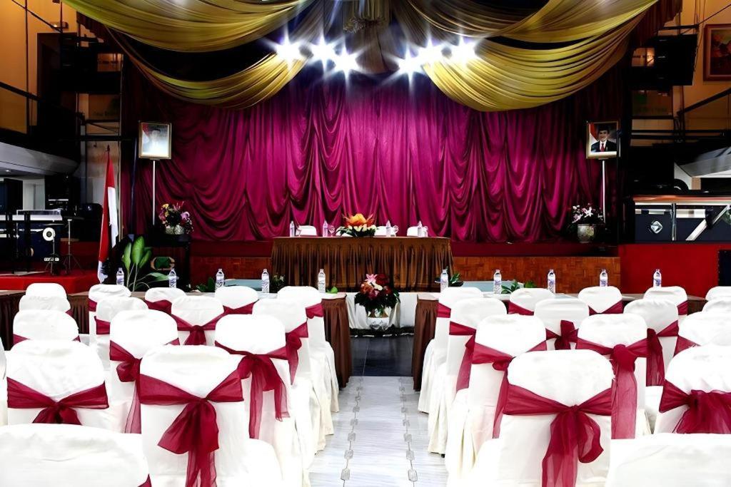 New Grand Park Hotel Surabaya Exterior photo